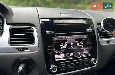 Позашляховик / Кросовер Volkswagen Touareg 2012 в 