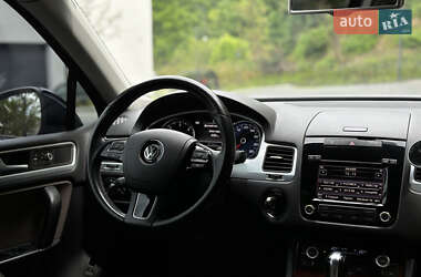 Позашляховик / Кросовер Volkswagen Touareg 2012 в 