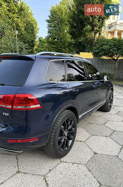 Позашляховик / Кросовер Volkswagen Touareg 2014 в 
