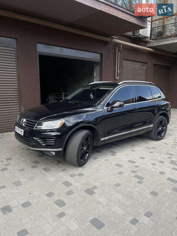 Позашляховик / Кросовер Volkswagen Touareg 2015 в Дніпрі