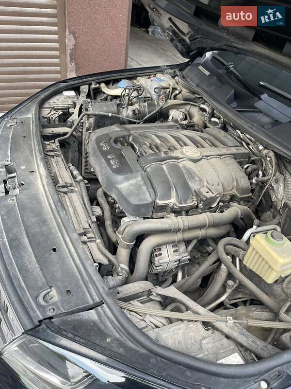 Позашляховик / Кросовер Volkswagen Touareg 2015 в Дніпрі