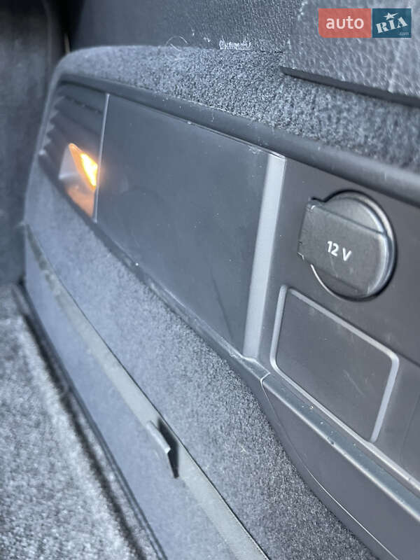 Позашляховик / Кросовер Volkswagen Touareg 2015 в Дніпрі