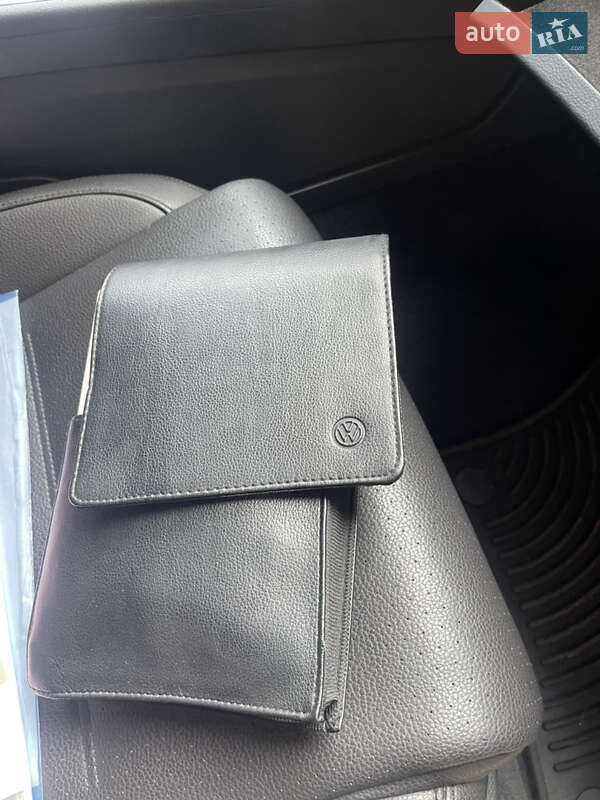 Позашляховик / Кросовер Volkswagen Touareg 2015 в Дніпрі