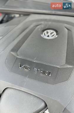 Внедорожник / Кроссовер Volkswagen Touareg 2022 в 