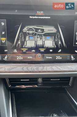 Внедорожник / Кроссовер Volkswagen Touareg 2022 в 