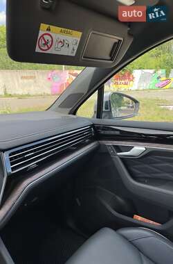 Внедорожник / Кроссовер Volkswagen Touareg 2022 в 