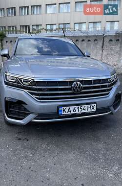 Внедорожник / Кроссовер Volkswagen Touareg 2022 в 