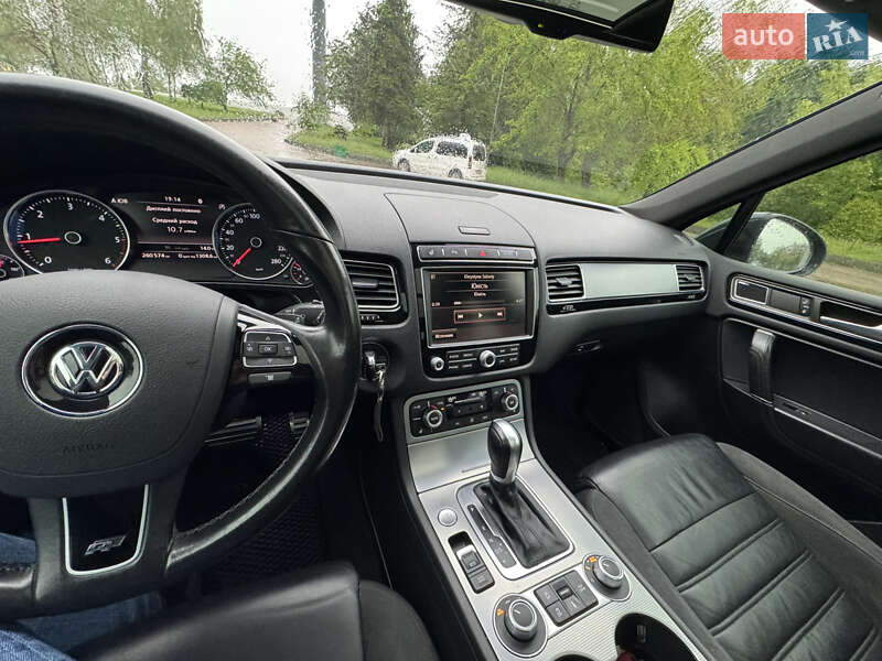 Позашляховик / Кросовер Volkswagen Touareg 2015 в Житомирі
