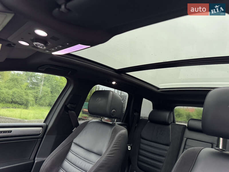 Позашляховик / Кросовер Volkswagen Touareg 2015 в Житомирі
