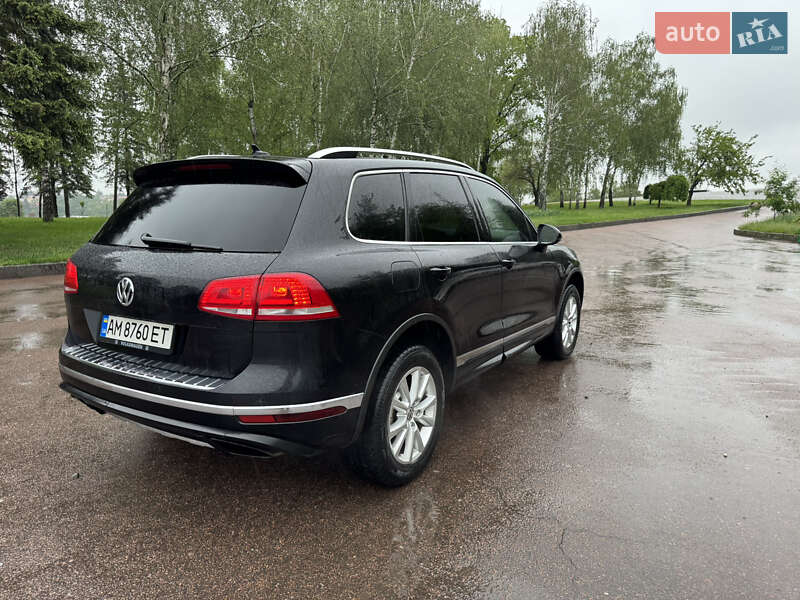 Позашляховик / Кросовер Volkswagen Touareg 2015 в Житомирі