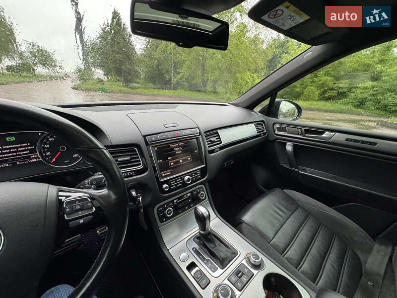 Позашляховик / Кросовер Volkswagen Touareg 2015 в Житомирі