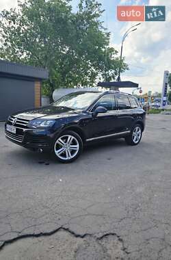Внедорожник / Кроссовер Volkswagen Touareg 2014 в Киеве