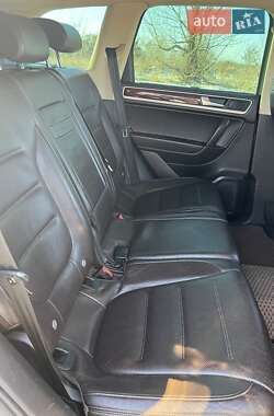 Внедорожник / Кроссовер Volkswagen Touareg 2011 в 