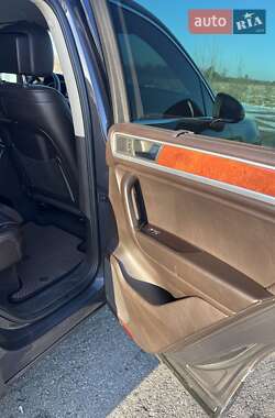 Внедорожник / Кроссовер Volkswagen Touareg 2011 в 