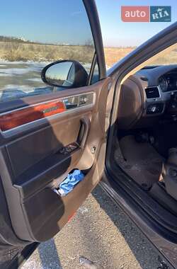 Внедорожник / Кроссовер Volkswagen Touareg 2011 в 