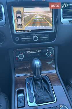 Внедорожник / Кроссовер Volkswagen Touareg 2011 в 