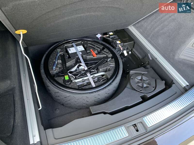 Позашляховик / Кросовер Volkswagen Touareg 2023 в Кривому Розі