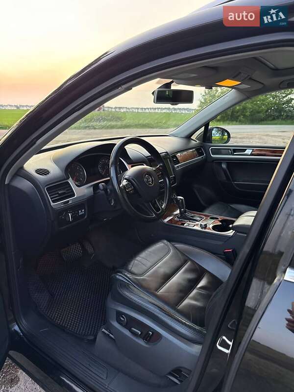 Внедорожник / Кроссовер Volkswagen Touareg 2011 в Василькове