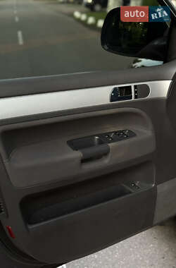 Позашляховик / Кросовер Volkswagen Touareg 2007 в 