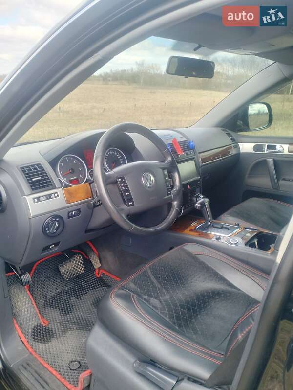 Внедорожник / Кроссовер Volkswagen Touareg 2009 в Чернигове