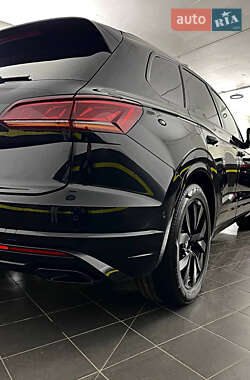 Позашляховик / Кросовер Volkswagen Touareg 2022 в 