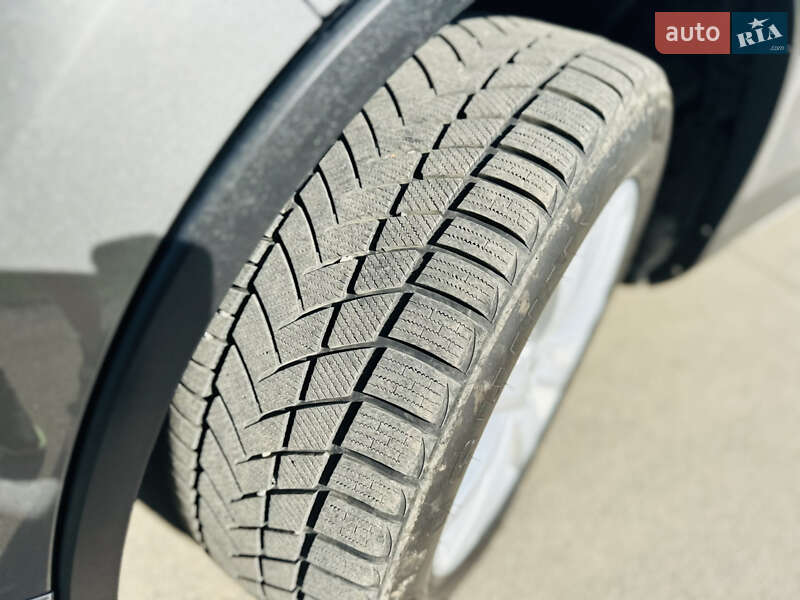 Внедорожник / Кроссовер Volkswagen Touareg 2011 в Тульчине