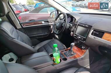 Внедорожник / Кроссовер Volkswagen Touareg 2013 в 