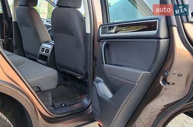 Внедорожник / Кроссовер Volkswagen Touareg 2012 в 