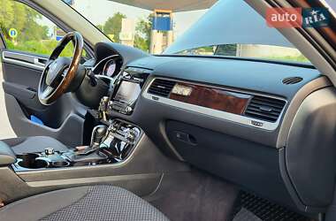 Внедорожник / Кроссовер Volkswagen Touareg 2012 в 