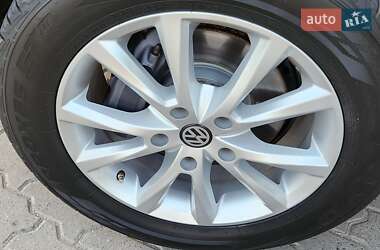 Внедорожник / Кроссовер Volkswagen Touareg 2012 в 
