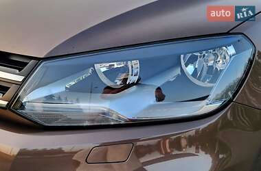 Внедорожник / Кроссовер Volkswagen Touareg 2012 в 