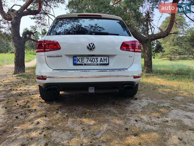 Внедорожник / Кроссовер Volkswagen Touareg 2014 в Днепре