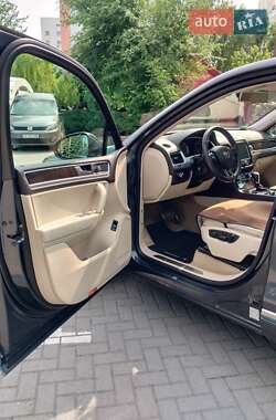 Позашляховик / Кросовер Volkswagen Touareg 2012 в  фото 22 Позашляховик / Кросовер Volkswagen Touareg 2012 в