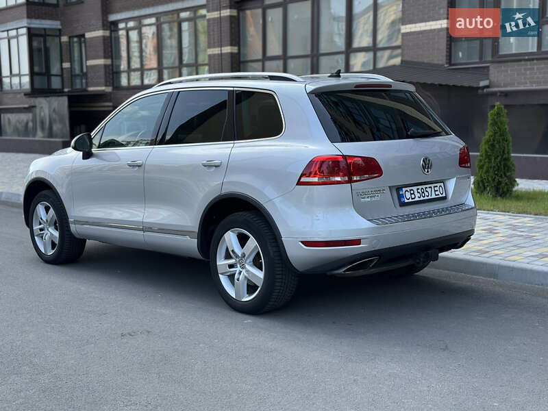 Внедорожник / Кроссовер Volkswagen Touareg 2010 в Чернигове