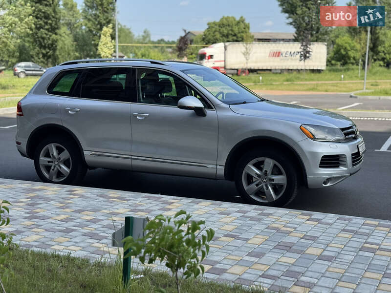 Внедорожник / Кроссовер Volkswagen Touareg 2010 в Чернигове