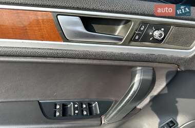 Позашляховик / Кросовер Volkswagen Touareg 2012 в 