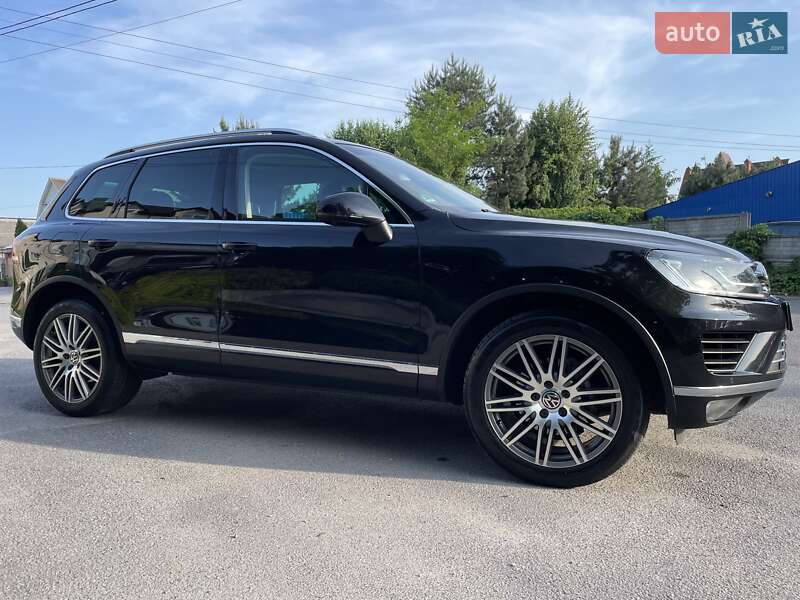 Позашляховик / Кросовер Volkswagen Touareg 2015 в Вінниці