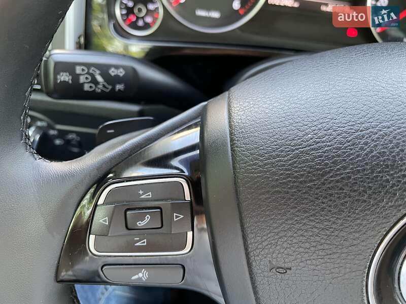 Позашляховик / Кросовер Volkswagen Touareg 2015 в Вінниці