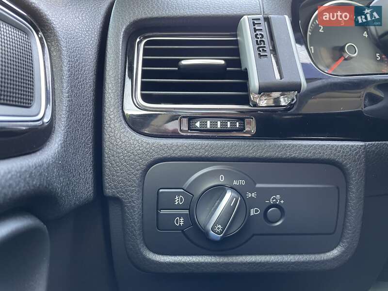 Позашляховик / Кросовер Volkswagen Touareg 2015 в Вінниці