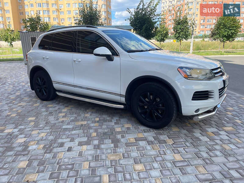 Позашляховик / Кросовер Volkswagen Touareg 2013 в Києві