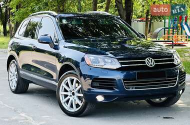 Внедорожник / Кроссовер Volkswagen Touareg 2013 в Днепре