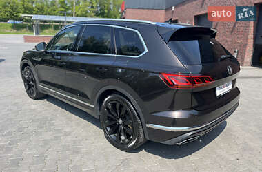 Внедорожник / Кроссовер Volkswagen Touareg 2018 в 