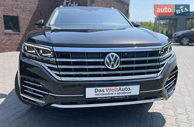 Внедорожник / Кроссовер Volkswagen Touareg 2018 в 