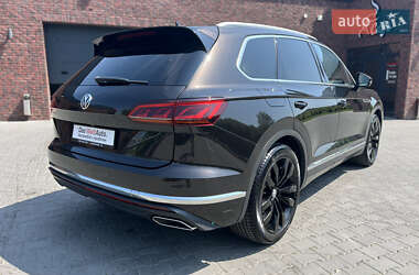 Внедорожник / Кроссовер Volkswagen Touareg 2018 в 