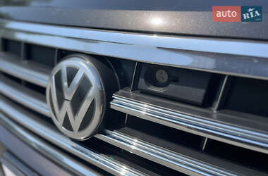 Внедорожник / Кроссовер Volkswagen Touareg 2018 в 