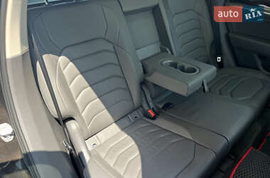 Внедорожник / Кроссовер Volkswagen Touareg 2018 в 