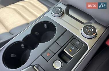 Внедорожник / Кроссовер Volkswagen Touareg 2018 в 