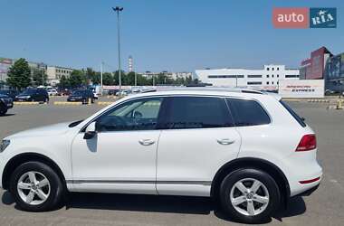 Внедорожник / Кроссовер Volkswagen Touareg 2013 в Киеве