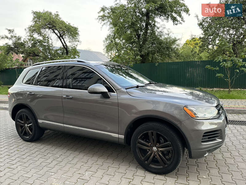 Позашляховик / Кросовер Volkswagen Touareg 2013 в Надвірній