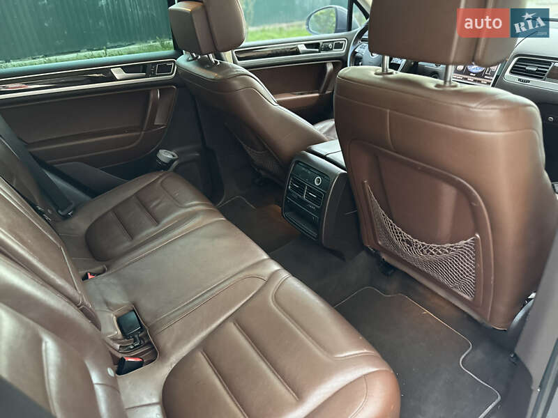 Позашляховик / Кросовер Volkswagen Touareg 2013 в Надвірній